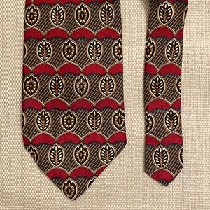 Vintage Geoffrey Beene silk tie, large foulard pattern, red, blue